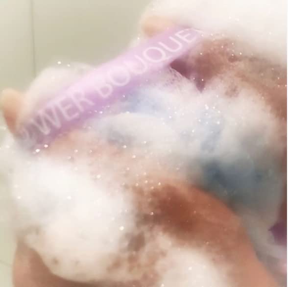 SHOWER BOUQUET Loofah-Bath-Sponge XL Swirl-Mix-Color 4-Pack Extra-Large 75g | Mesh Luffa Loufa Loofa Puff Pouf Set / Exfoliating Body Scrubber for Lufas Women and Men - Face & Body Shower Loofah Sponge
