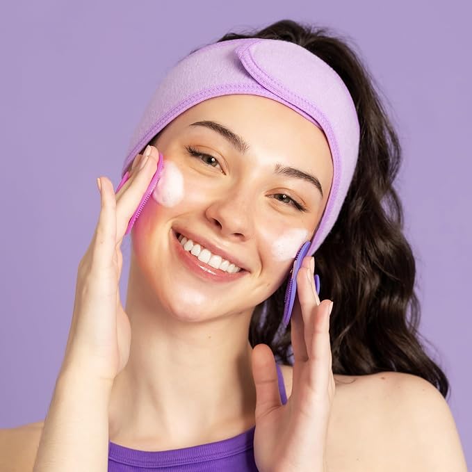 Plum Beauty Heart-Shaped Silicone Skin Scrubber with Suction Cup Mount | Manual Facial Cleansing Brush for Exfoliating & Massaging, Soft, Skin-Safe Bristles for All Skin Types